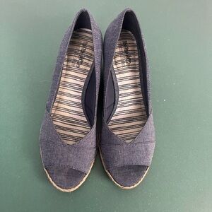 Coach And Four Women's Size 9 Peep Toe Espadrille Canvas Wedges Blue Chambray